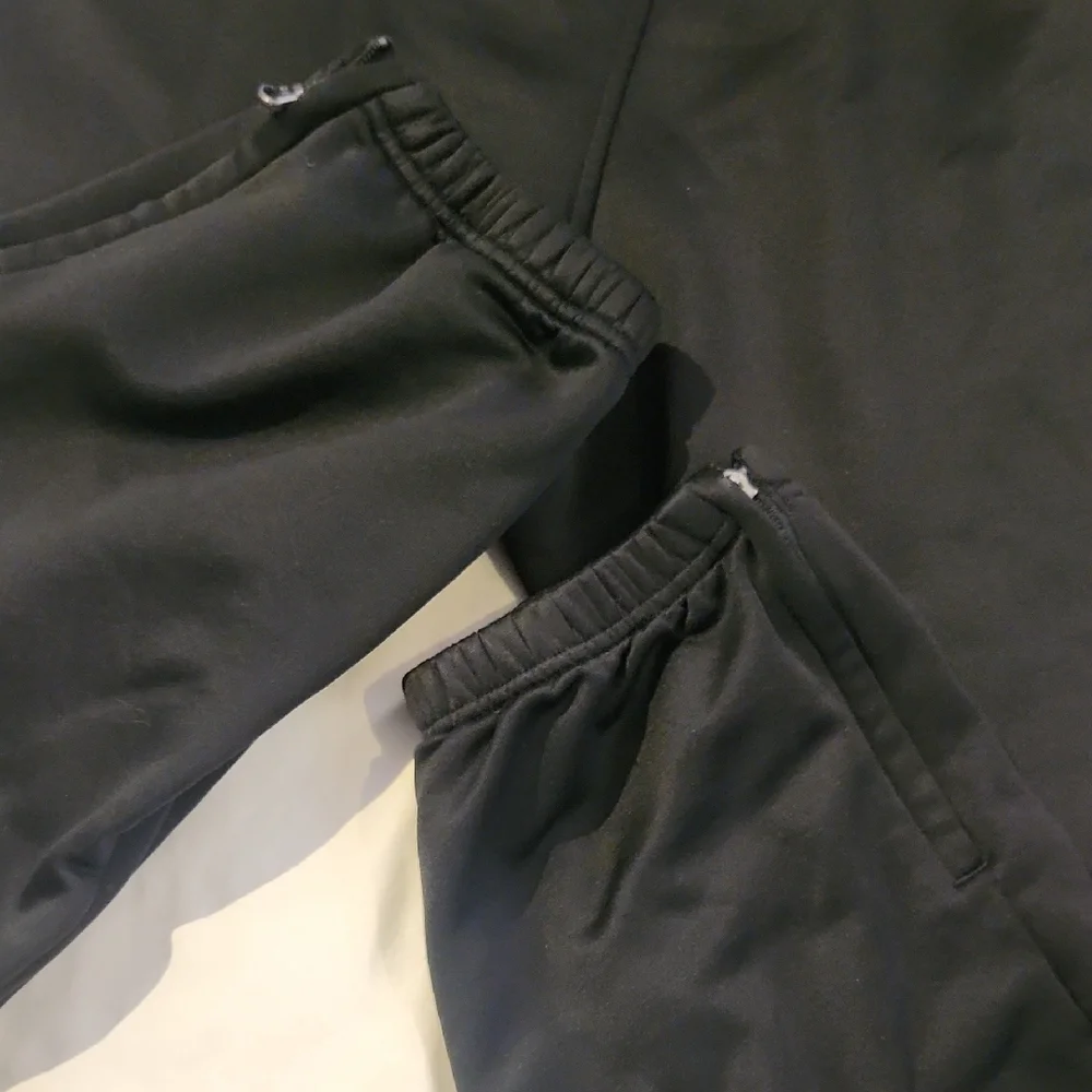 Under Armour Black & Gray Men's Joggers - Picture 4 of 5
